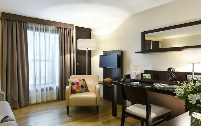 Citadines République 3*