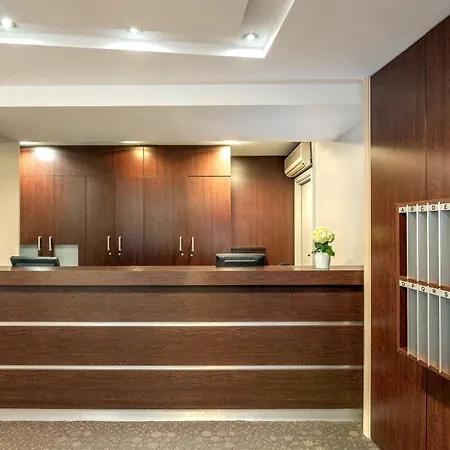Citadines Republique 3* פריז