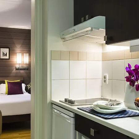 Apartahotel Citadines République 3*