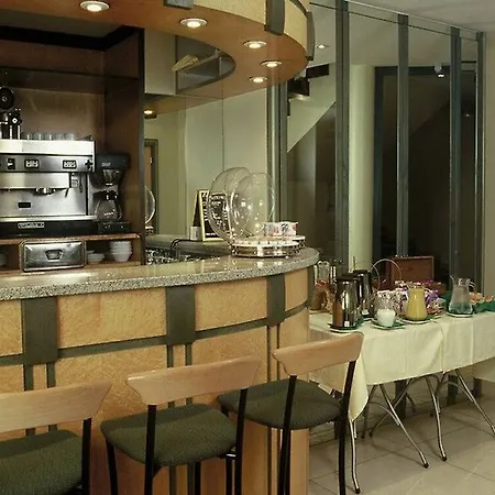 Citadines Republique 3* פריז