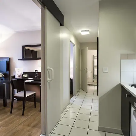 Citadines Republique 3* פריז