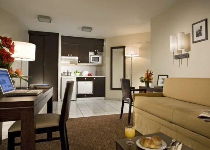 Aparthotel Citadines République 3*